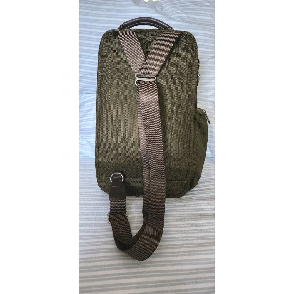 Tumi hardware comfort zippered